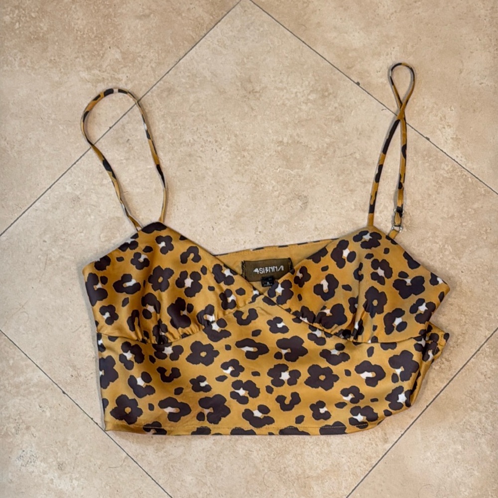 💛💛 4SI3NNA Floral Cropped Tank Top/Small